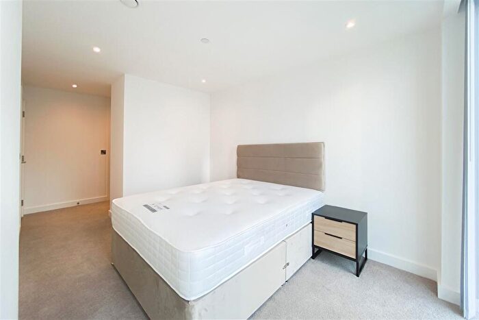 2 Bedroom Apartment To Rent In Elizabeth Tower, M15