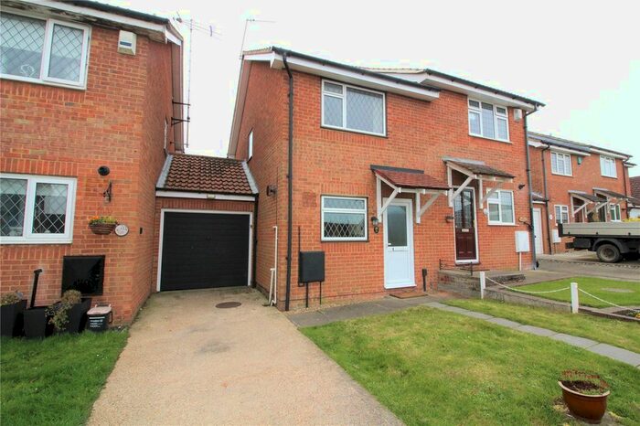2 Bedroom Semi-Detached House To Rent In Lisle Close, Gravesend, Kent, DA12