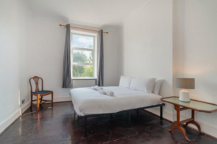 2 Bedroom Apartment For Sale In The Avenue, Queens Park, NW6