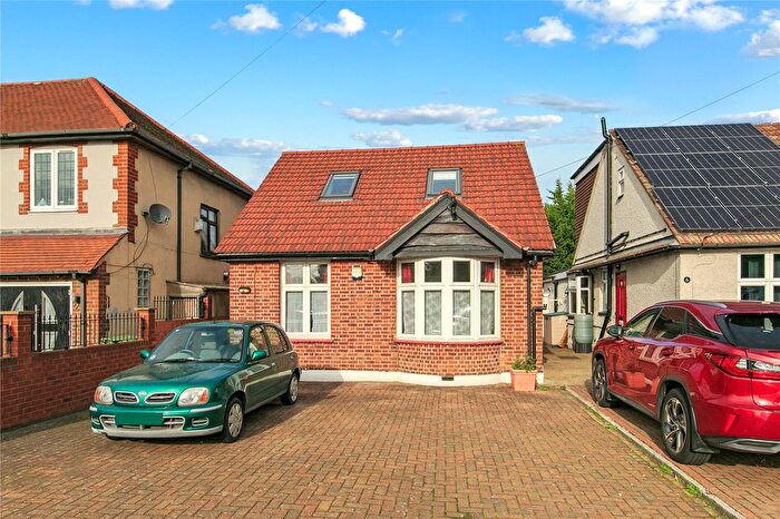 4 Bedroom Detached House For Sale In Hampton Road East, Hanworth, TW13