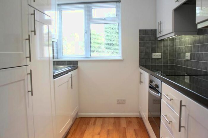 2 Bedroom Flat To Rent In Hunter Road, Guildford, Surrey, GU1