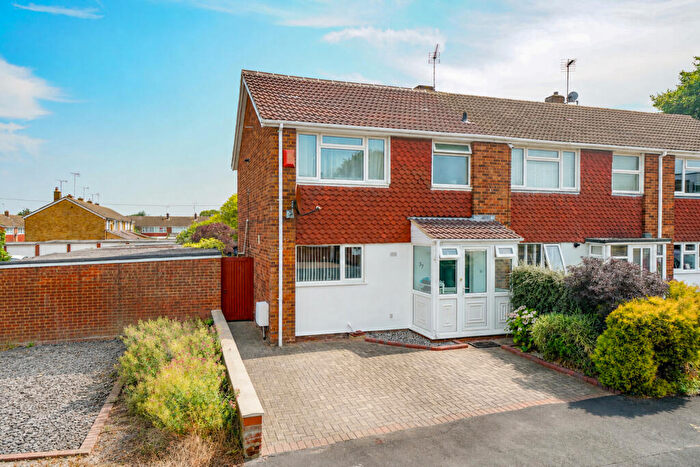 3 Bedroom End Of Terrace House For Sale In Howard Avenue, Aylesbury, Bucks., HP21