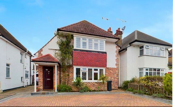 3 Bedroom Detached House To Rent In Mount Pleasant, Ruislip, HA4