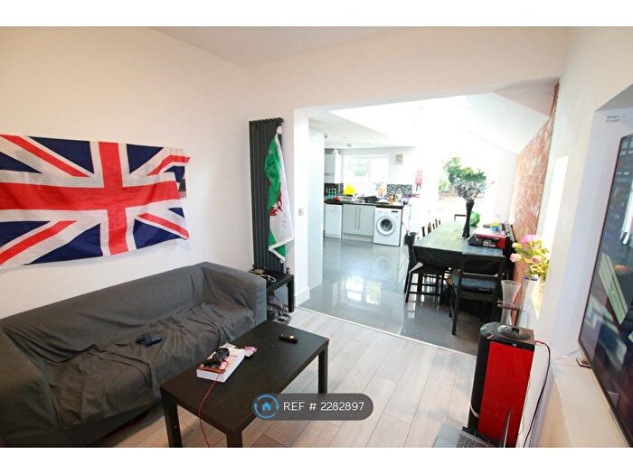 6 Bedroom Detached House To Rent In Donnington Road, Reading, RG1