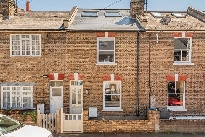 3 Bedroom Property For Sale In Enfield Road, Brentford, TW8