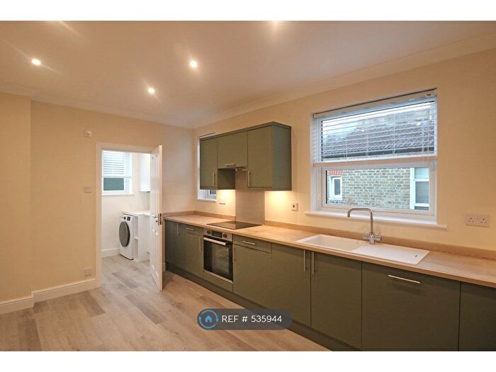 2 Bedroom Flat To Rent In Morgan Road, Bromley, BR1