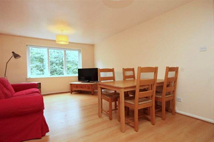 3 Bedroom Flat To Rent In Chicksand Street, Whitechapel, E1