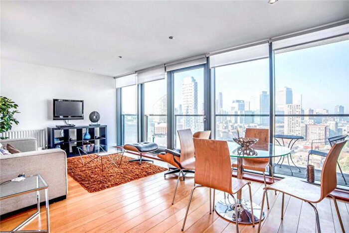 2 Bedroom Apartment For Sale In Blackwall Way, London, E14