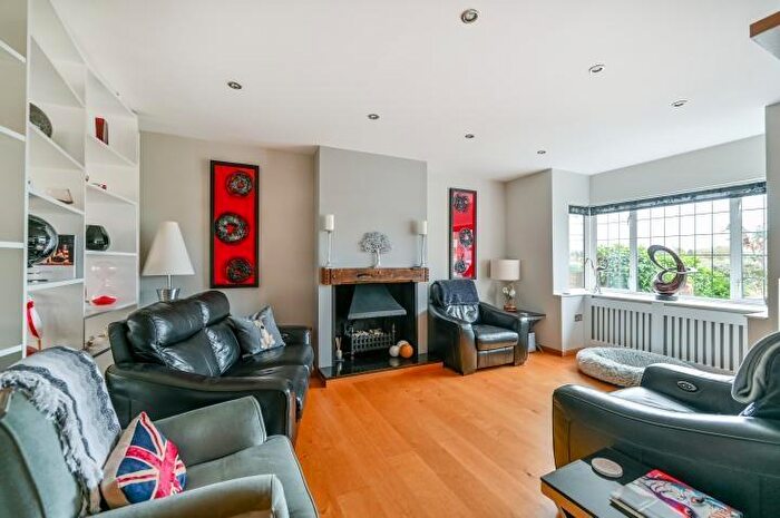 4 Bedroom Flat For Sale In Huntercombe Lane South, Maidenhead, Berkshire, SL6