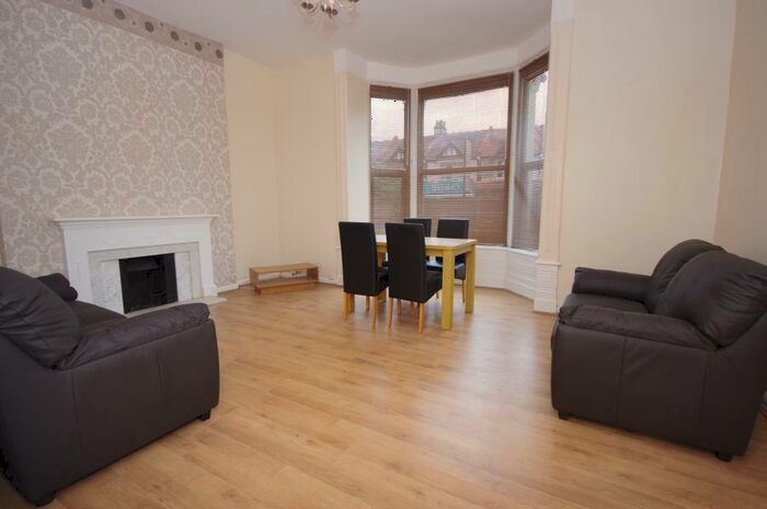 2 Bedroom Flat To Rent In Ballards Lane, North Finchley, N12