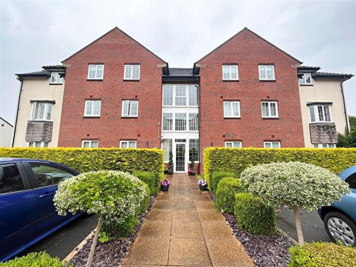 2 Bedroom Flat To Rent In The Cedars, Warford Park Faulkners Lane, Mobberley, WA16
