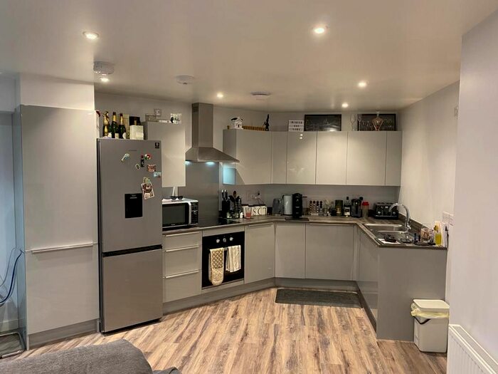 2 Bedroom Flat For Sale In Park Avenue, Bushey, Hertfordshire, WD23