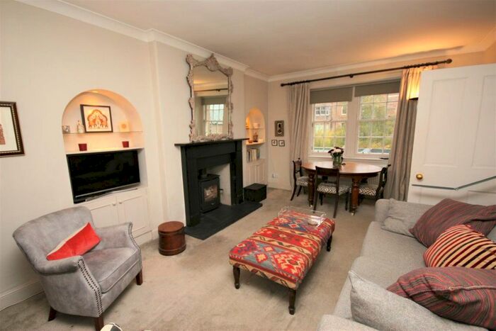 2 Bedroom Flat To Rent In Belgrave Crescent Lane, Edinburgh, EH4