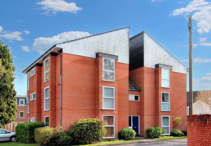 2 Bedroom Flat To Rent In Conifer Close, Winchester, SO22