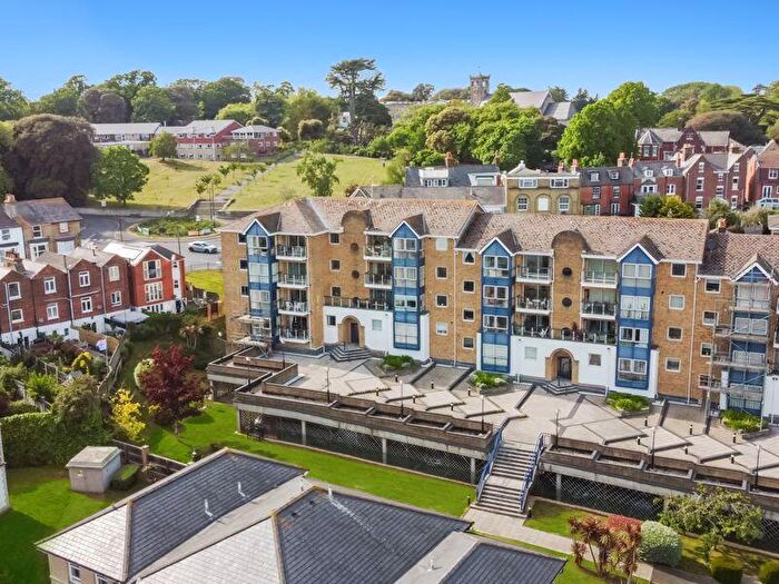 2 Bedroom Apartment For Sale In Admiral Gardens, Cowes, PO31