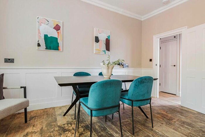 2 Bedroom Apartment To Rent In Cable Street, London, E1