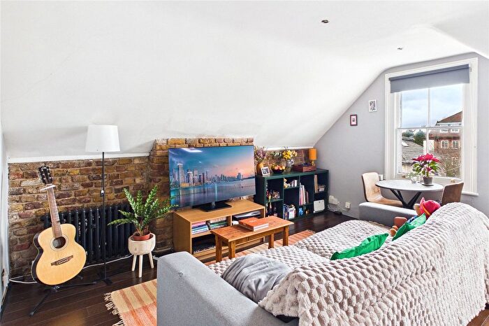 2 Bedroom Flat For Sale In Babington Road, London, SW16
