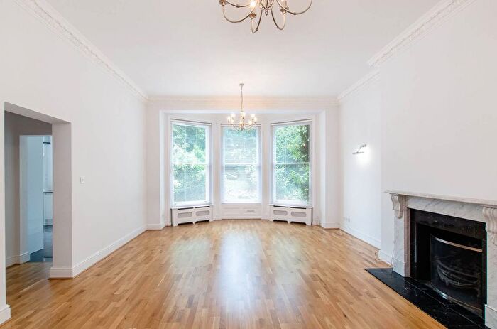 3 Bedroom Flat For Sale In Frognal Gardens, Hampstead, London, NW3