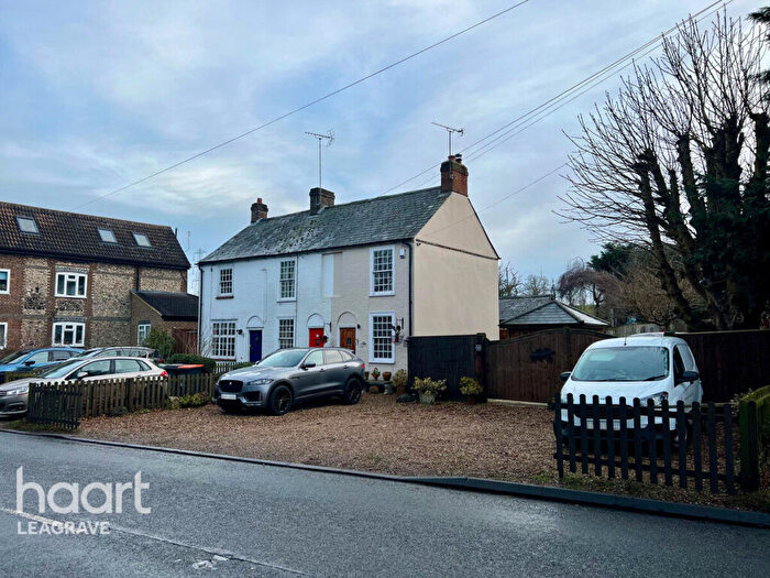 2 Bedroom Cottage For Sale In Lynch Hill, Kensworth, LU6