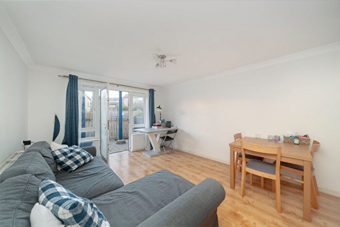 1 Bedroom Flat For Sale In Woodger Road, Shepherds Bush, London, W12