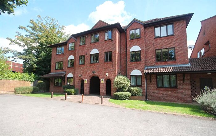 Studio To Rent In Burleigh Court, Leatherhead, KT22