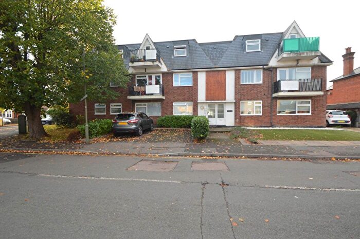 2 Bedroom Maisonette To Rent In Corrie Road, Addlestone, KT15