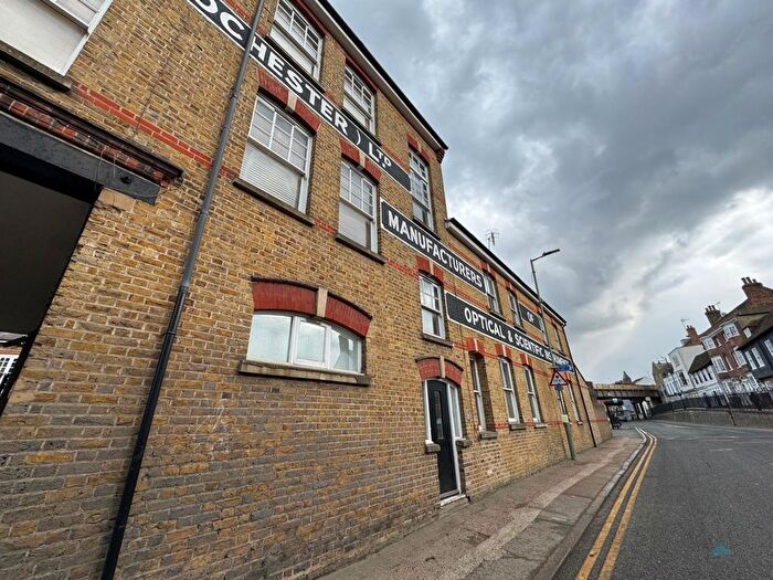 2 Bedroom Flat To Rent In Leech, Court, High Street, Rochester, ME1