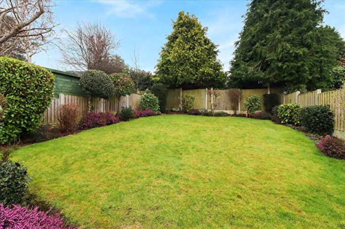 2 Bedroom Detached House To Rent In Belvedere Close, Somersall, S40