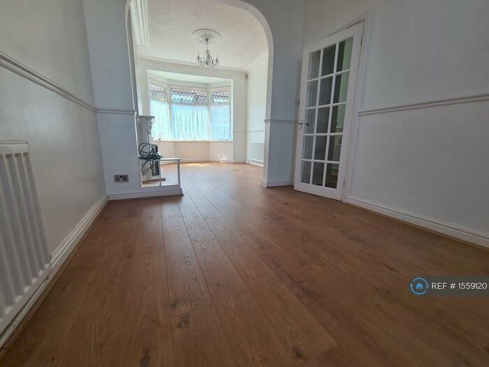 3 Bedroom Terraced House To Rent In De La Pole Avenue, Hull, HU3