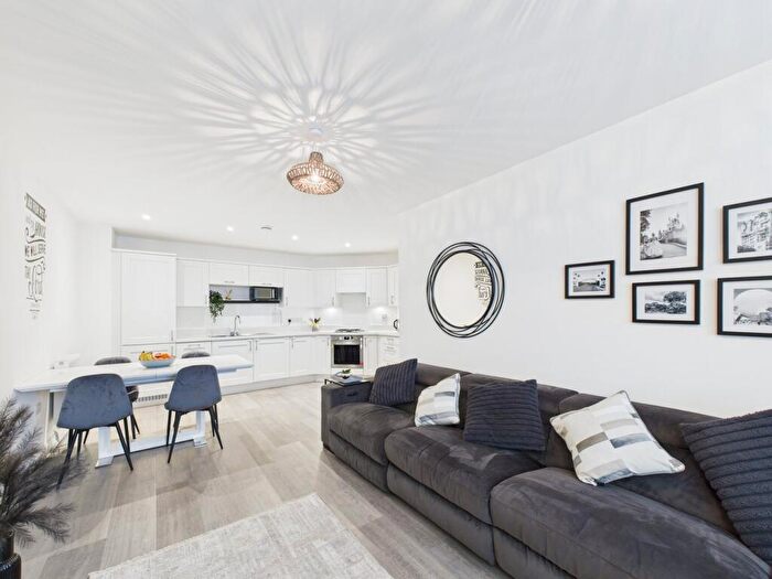 2 Bedroom Flat For Sale In Equestrian Court, Arborfield Green, Reading, RG2