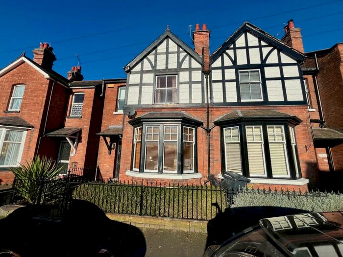 4 Bedroom Semi-Detached House To Rent In Wathen Road, Leamington Spa, CV32