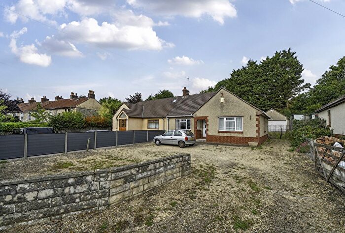 3 Bedroom Bungalow For Sale In Bath Road, Willsbridge, Bristol, Gloucestershire, BS30