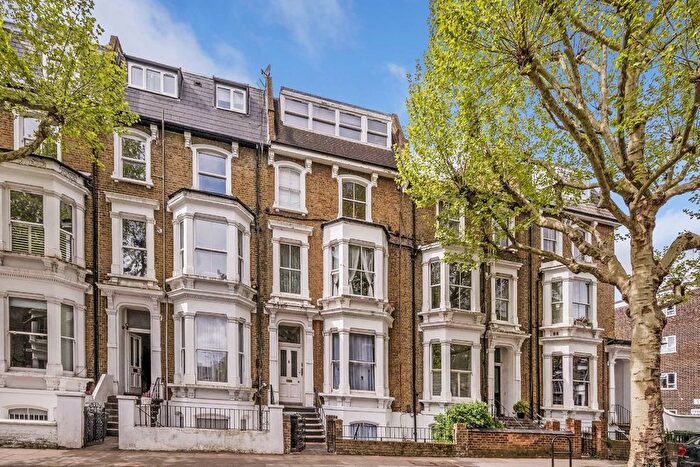 1 Bedroom Flat For Sale In Hammersmith Grove, Hammersmith, W6