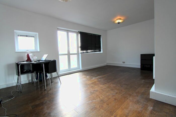 3 Bedroom Flat To Rent In Sheen Road, Richmond, TW9