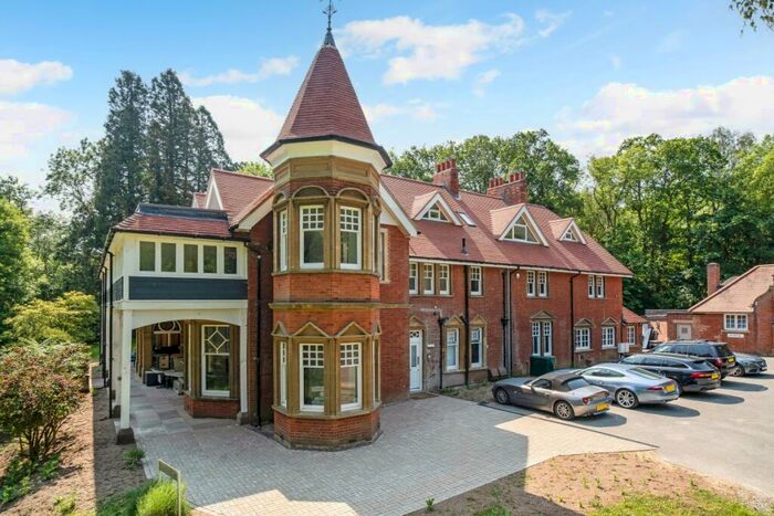 2 Bedroom Penthouse To Rent In Bagley Croft Hinksey Hill, OX1