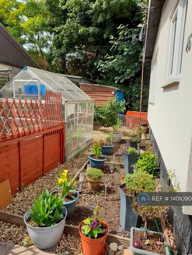 1 Bedroom Detached House To Rent In Heathervale Way, New Haw, Addlestone, KT15