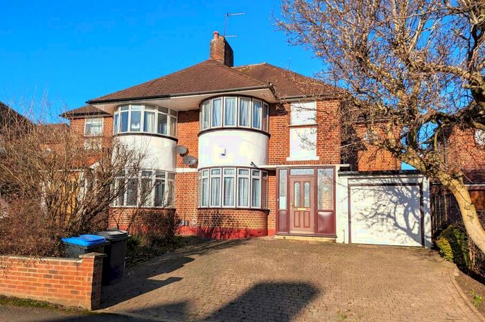 3 Bedroom Semi-Detached House To Rent In Woking, GU22