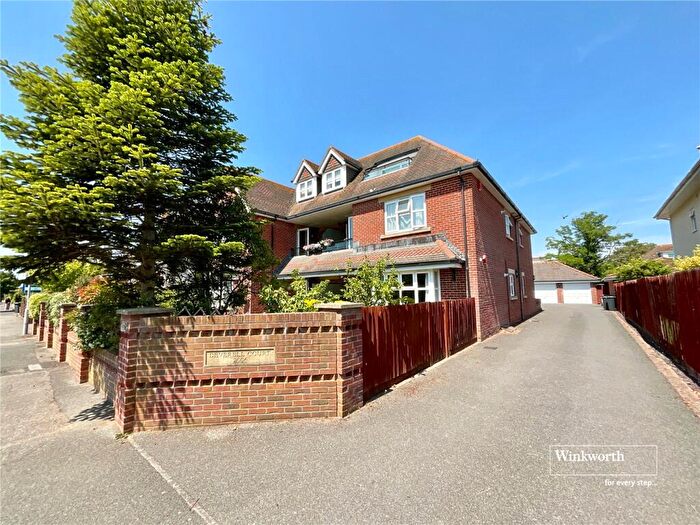 3 Bedroom Apartment For Sale In Stuart Road, Highcliffe, Dorset, BH23