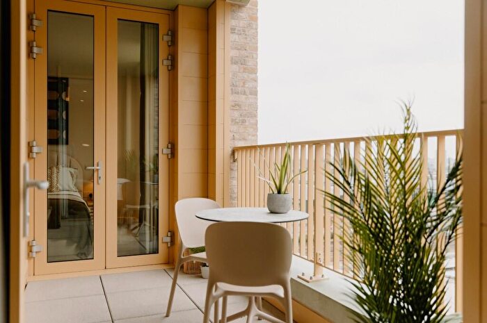 2 Bedroom Flat To Rent In Embassy Boulevard, London, SW11