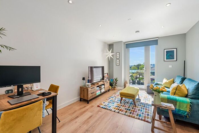 1 Bedroom Flat For Sale In Copeland Court, Knights Road, E16
