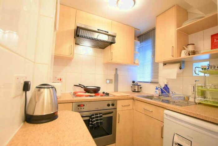 Flat To Rent In Lichfield Grove, Finchley, London, N3