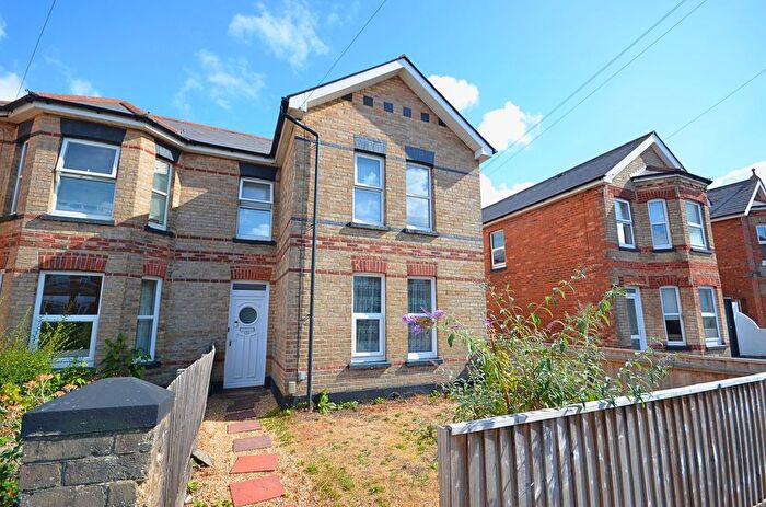 2 Bedroom Flat For Sale In Leslie Road, Bournemouth, BH9