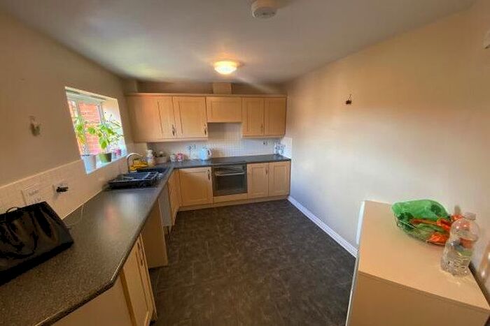 2 Bedroom Flat To Rent In Darbys Way, Tipton, DY4
