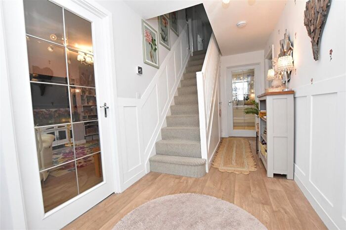 5 Bedroom Detached House For Sale In Green Crescent, Desborough, NN14