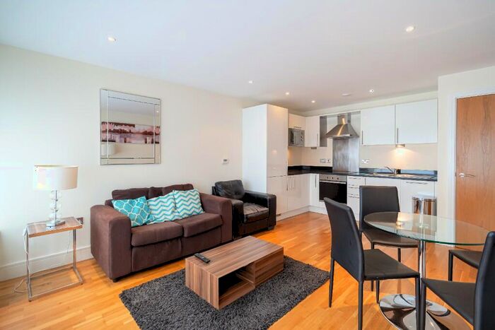 1 Bedroom Flat To Rent In Cobalt Point, Millharbour, London, E14