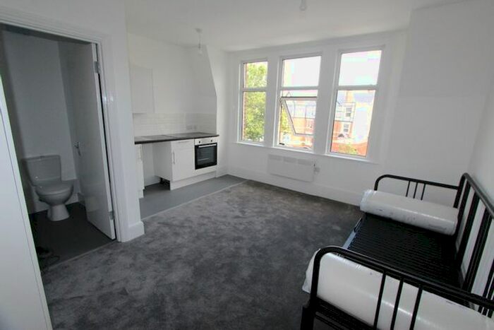 Studio To Rent In Queens Parade, Green Lanes, London, N8