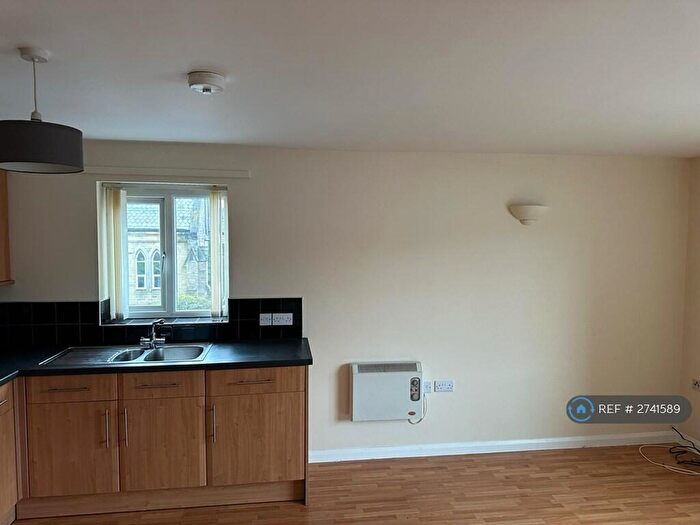 2 Bedroom Flat To Rent In Savoy Court, Stanningley, Pudsey, LS28