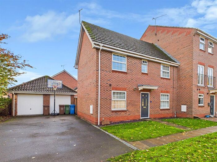 3 Bedroom Semi Detached House For Sale In Aire Close, Brough, HU15