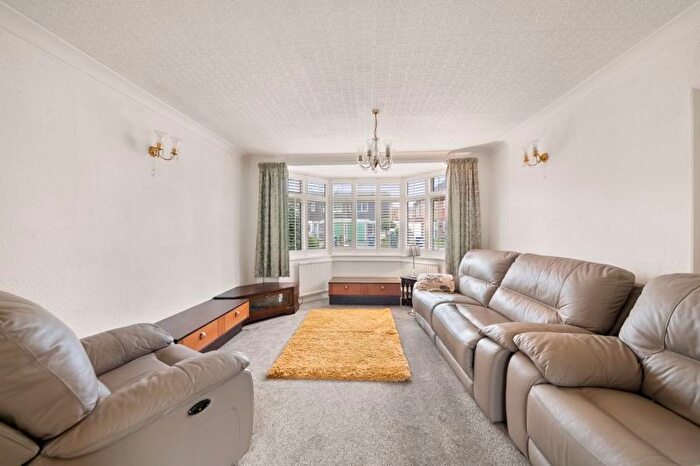 5 Bedroom Semi-Detached House For Sale In Nutfield Gardens, Northolt, UB5