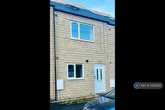 4 Bedroom Terraced House To Rent In James Street, Elland, HX5
